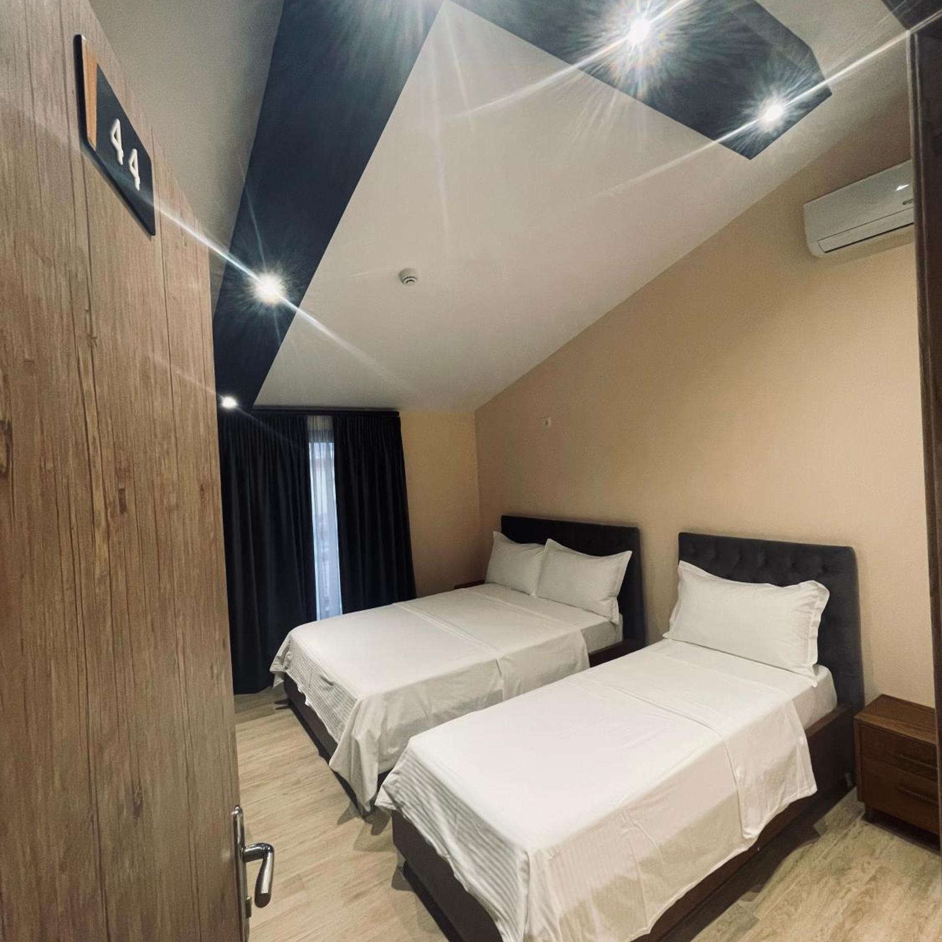 SR99 HOTEL 20/38