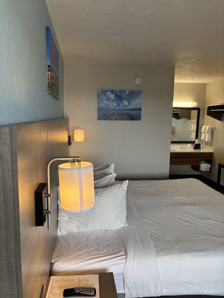 Baymont by Wyndham Petoskey 14/51