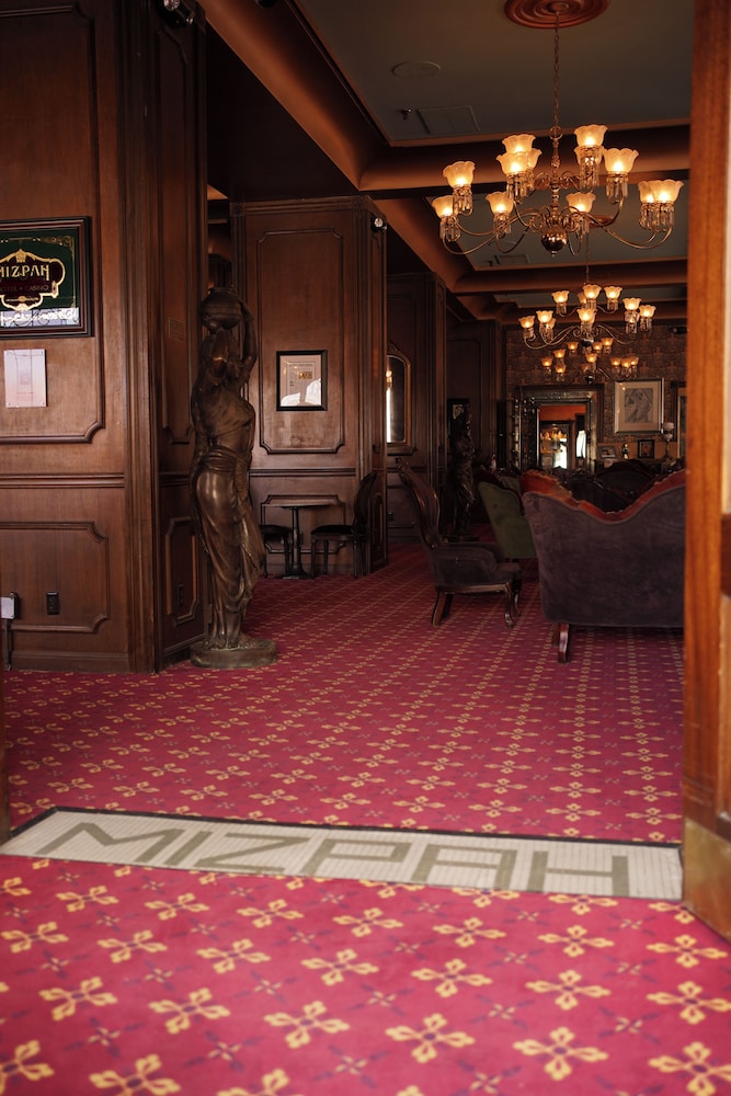 Mizpah Hotel 23/38