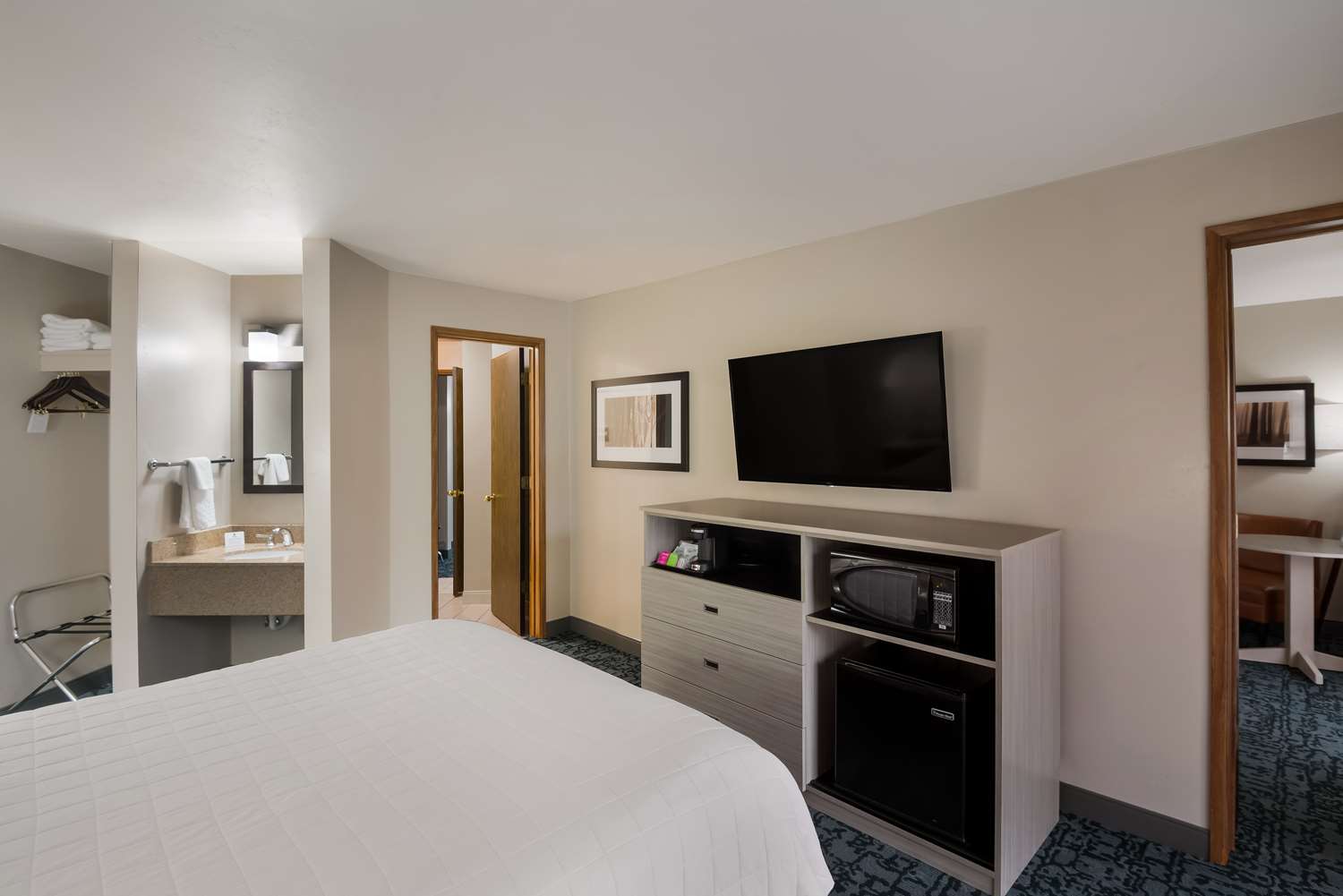 Suite, 2 Queen Beds, Water View, Balcony