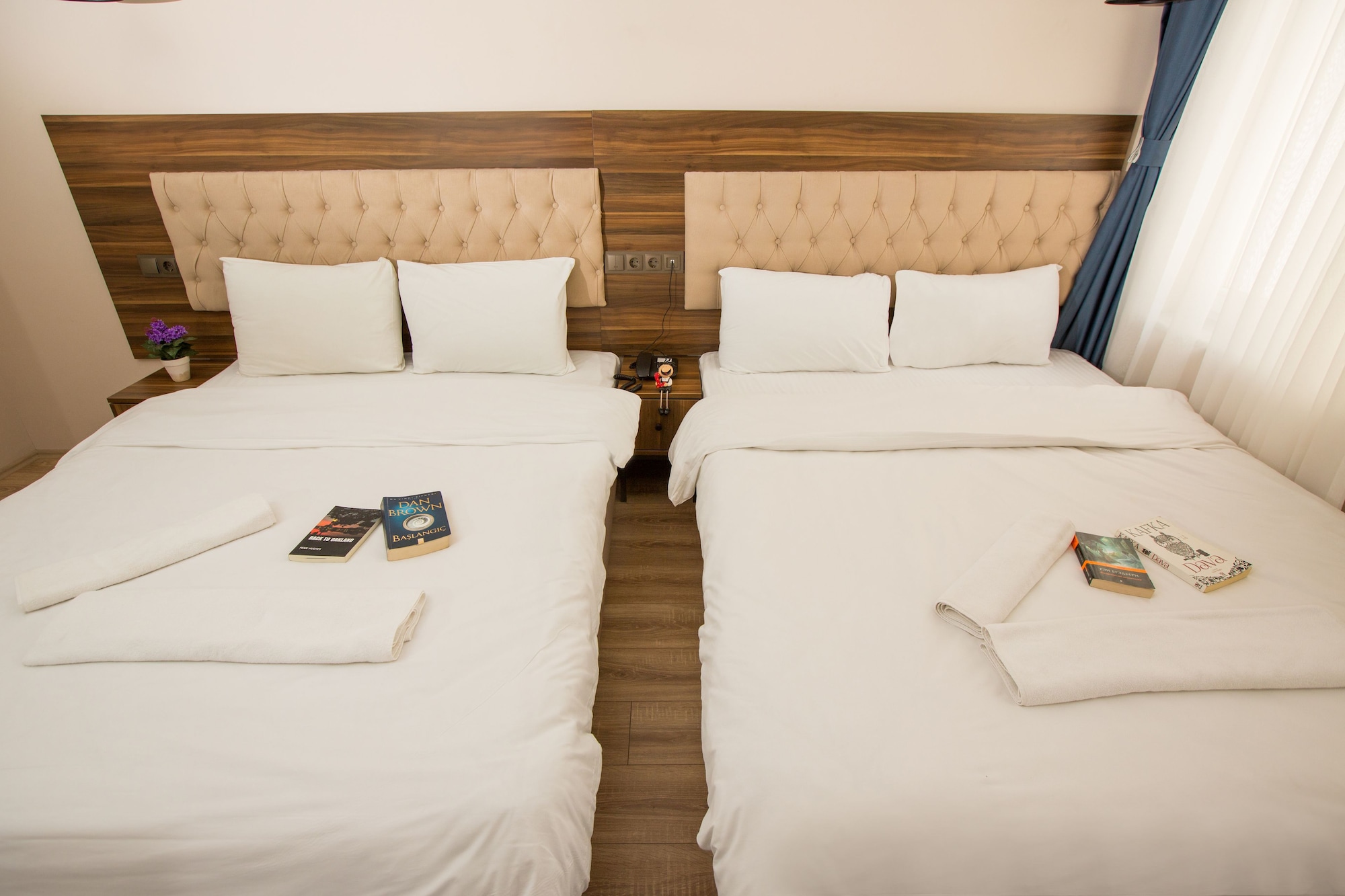 ROOM, QUADRUPLE
