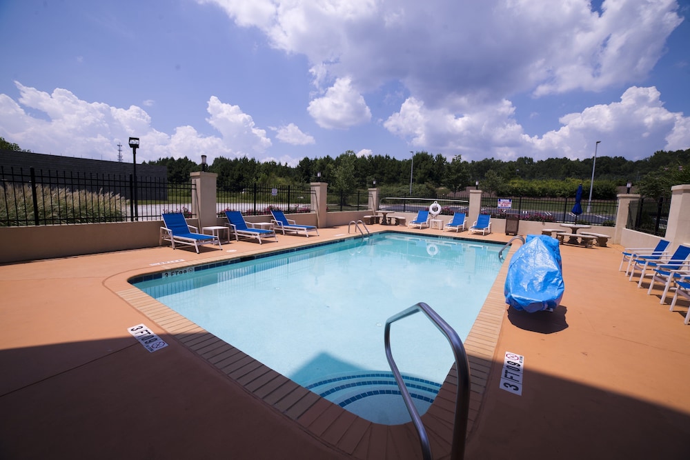 Holiday Inn Express Hotel Suites Atlanta East Lithonia 43/66