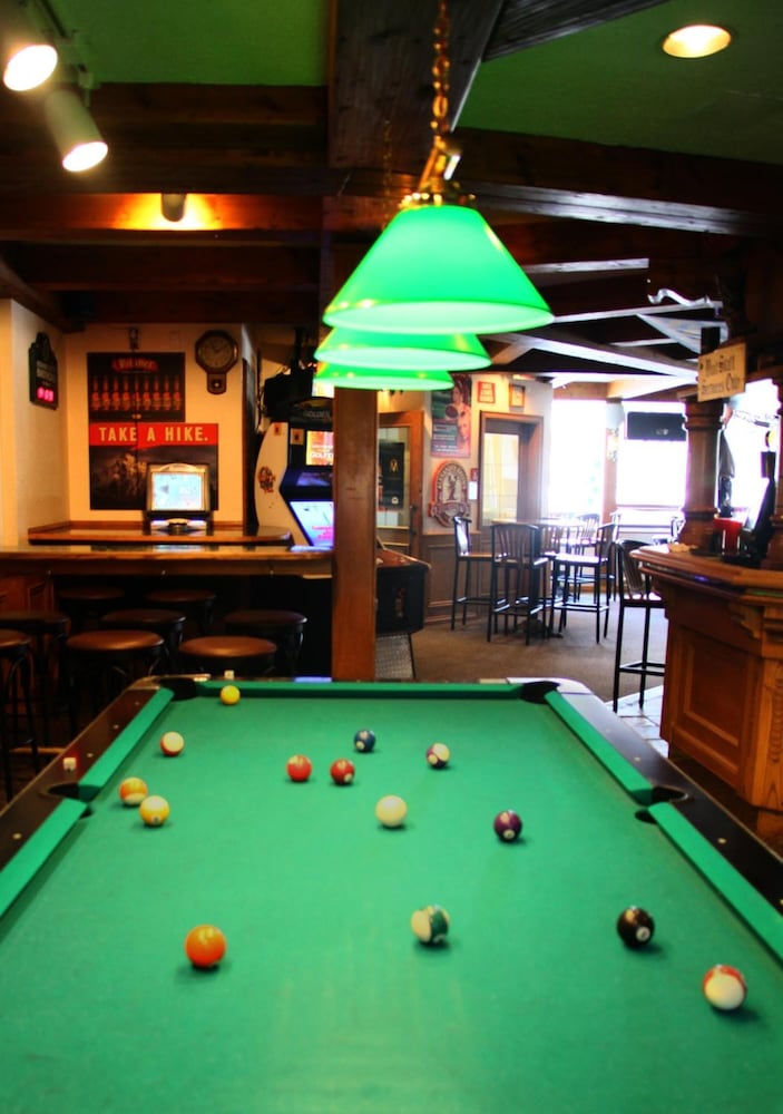 WHISTLERS INN 23/38
