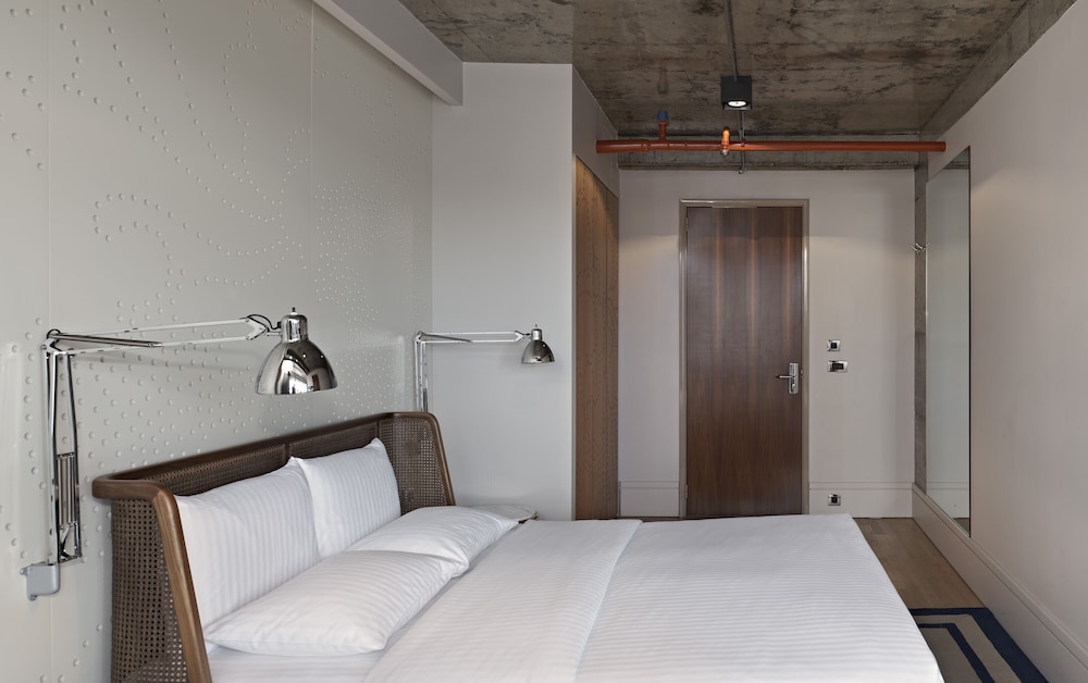 Witt Hotel 11/56