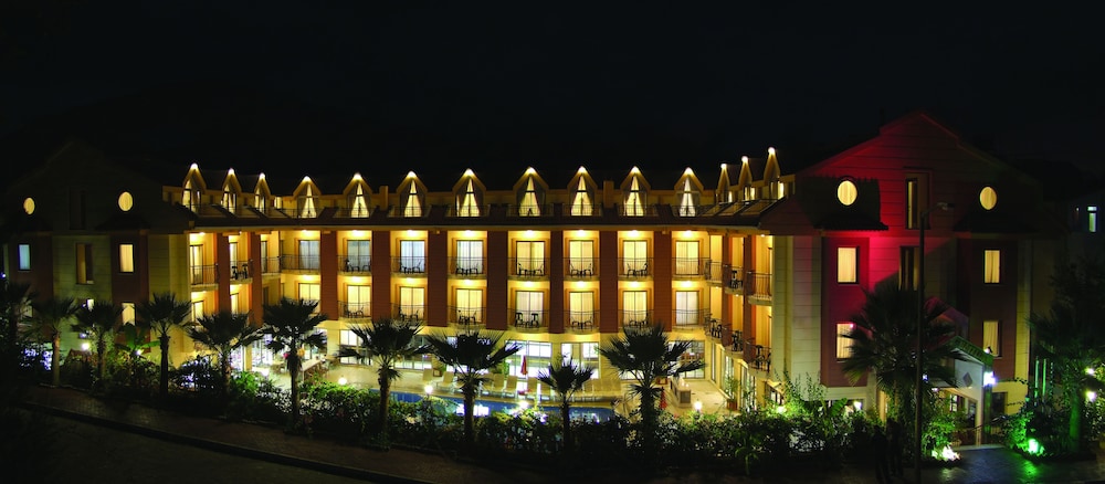 Astoria Hotel 4/52