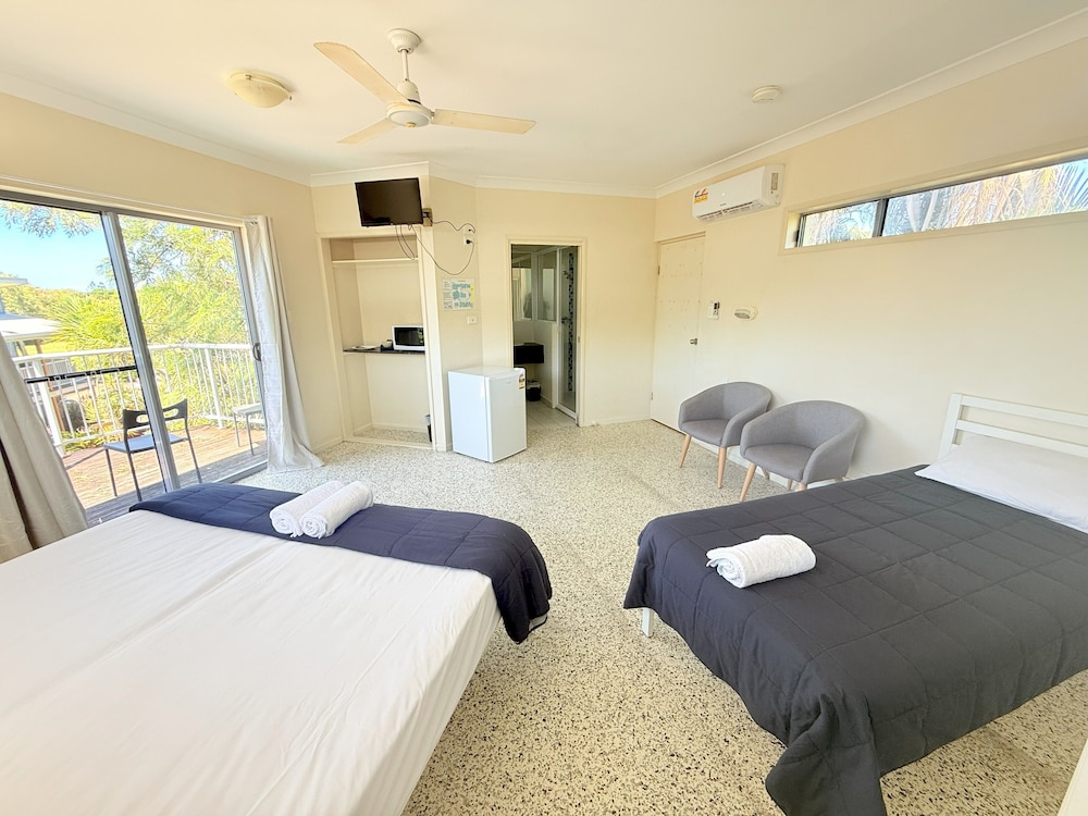 Emu Park Beach Resort 16/63