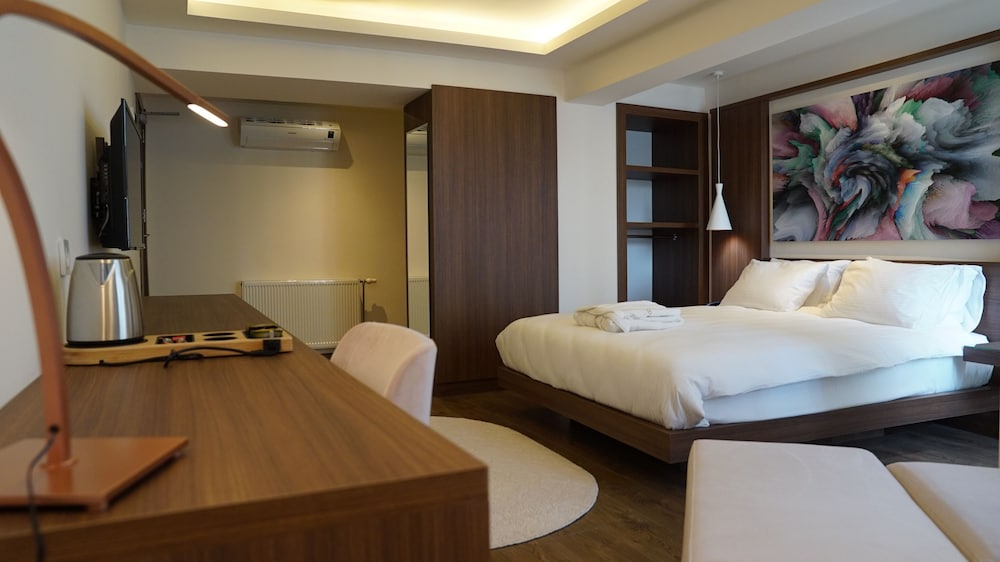 Tn&Co Hotel 7/27