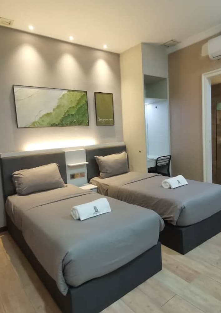 SUPERIOR, DOUBLE OR TWIN BED
