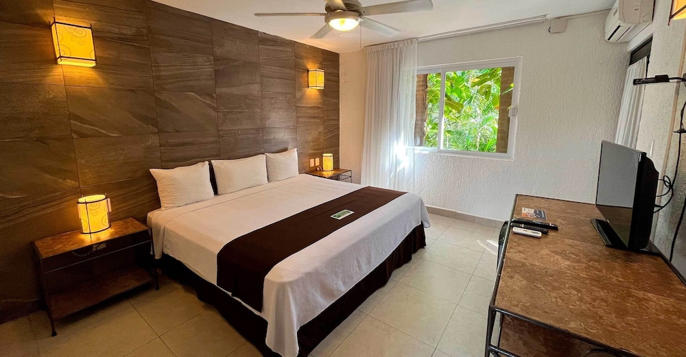 Tukan Hotel Playa del Carmen 24/65