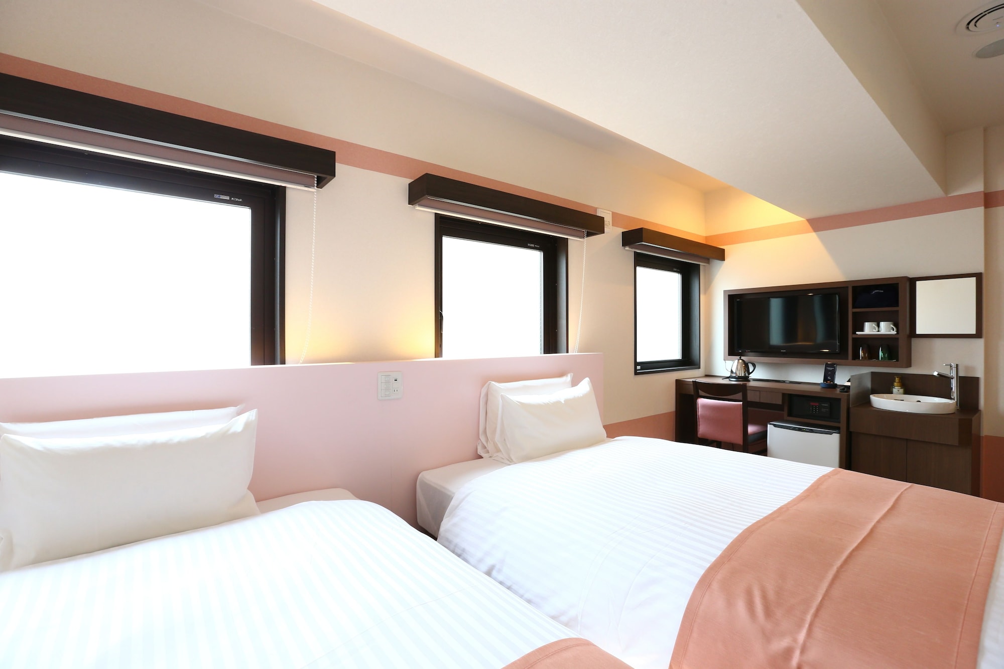 STANDARD, 2 SEMI DOUBLE BEDS