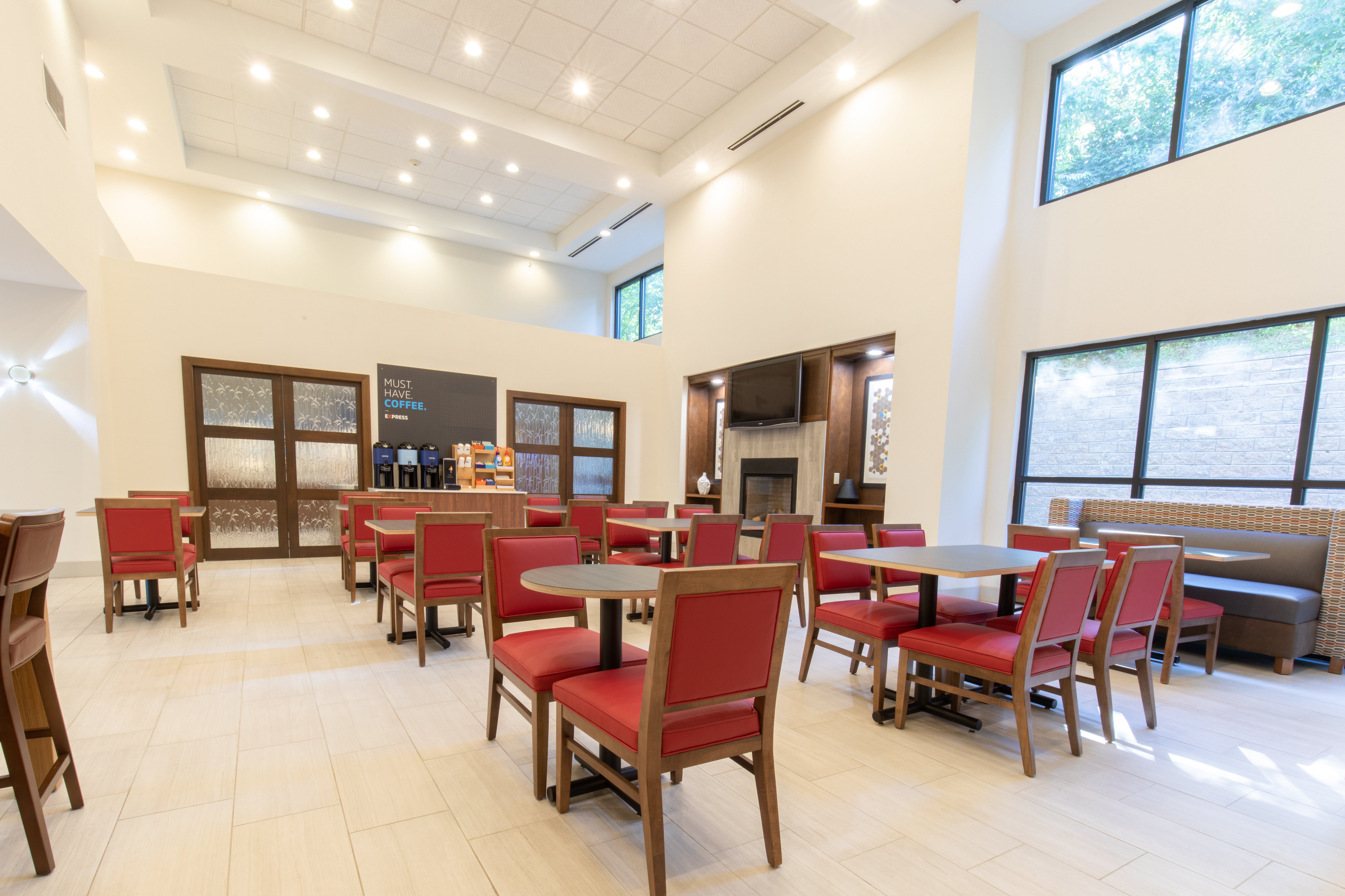 Holiday Inn Express Johnson City 38/48