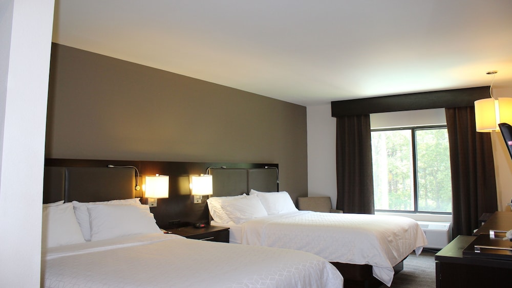 Holiday Inn Express Hotel & Suites Rockingham 16/59
