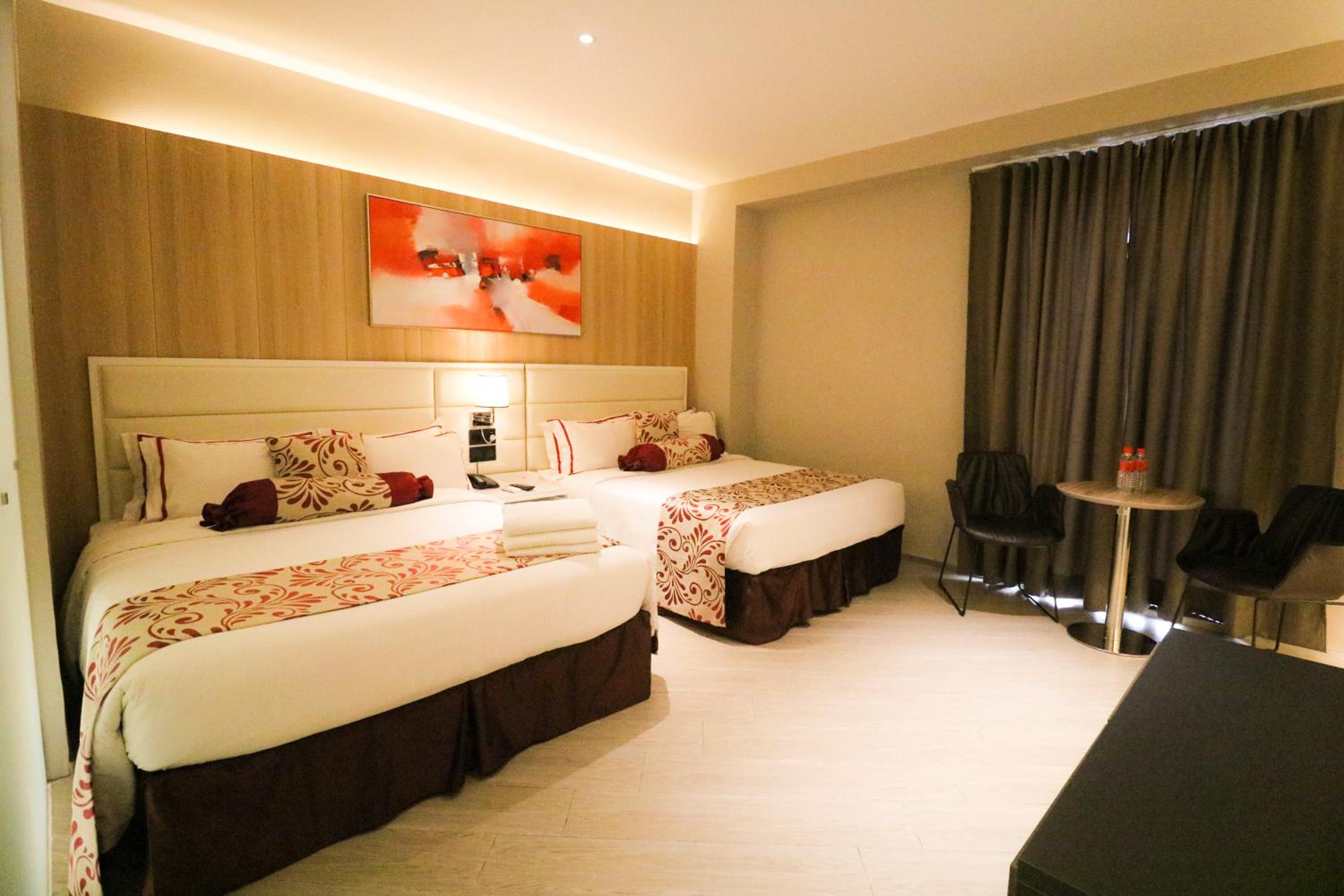 Family, 2 Double Beds, Red Hotel Cubao 2/10
