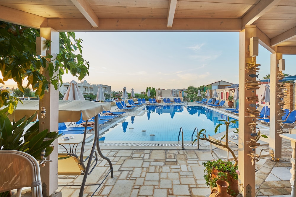 Golden Bay Apartments-Garden Haven 60/87