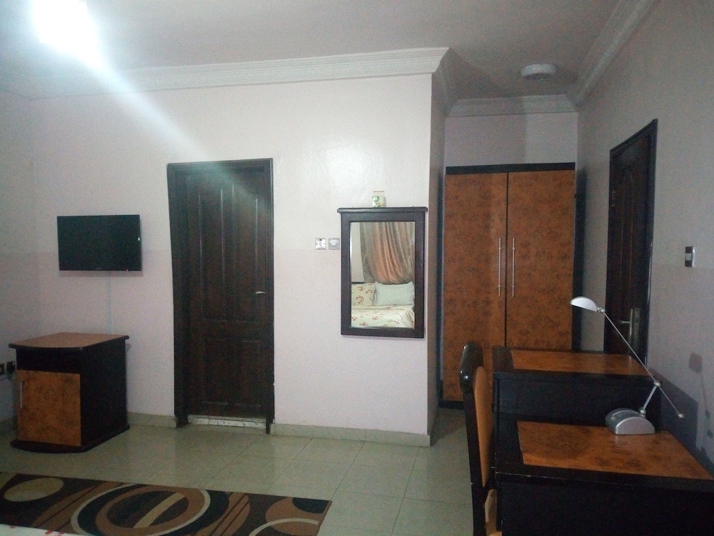 Bayse One Executive Suites And Bar 2/17