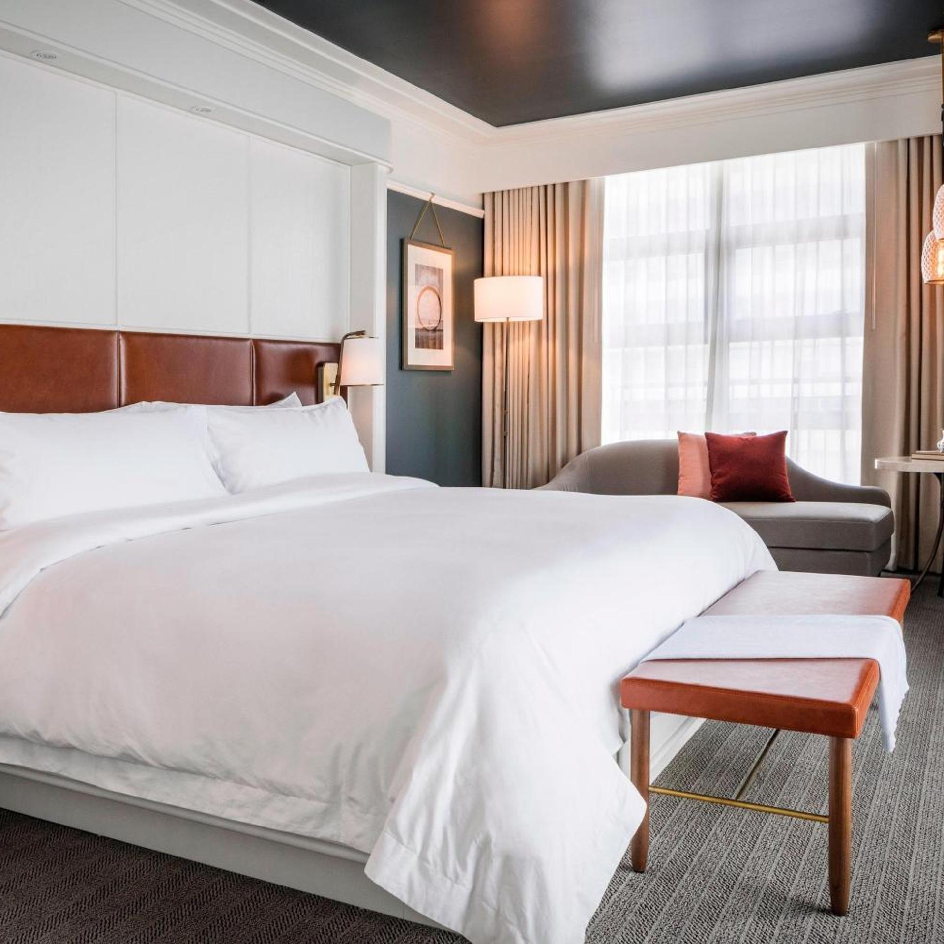 Grand, Deluxe, King Bed, Corner