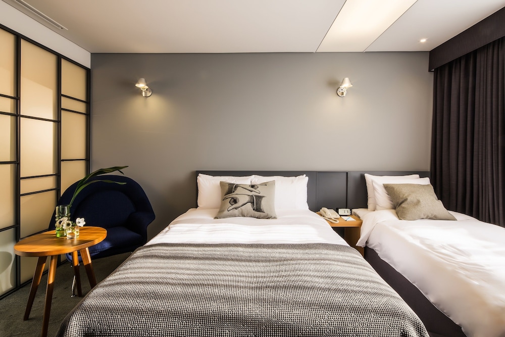 Hotel Denim 7/50