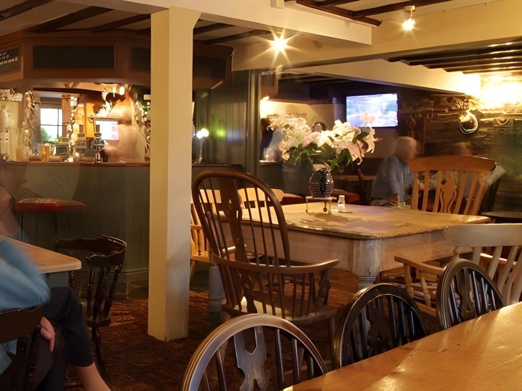 The Royal Oak 16/16