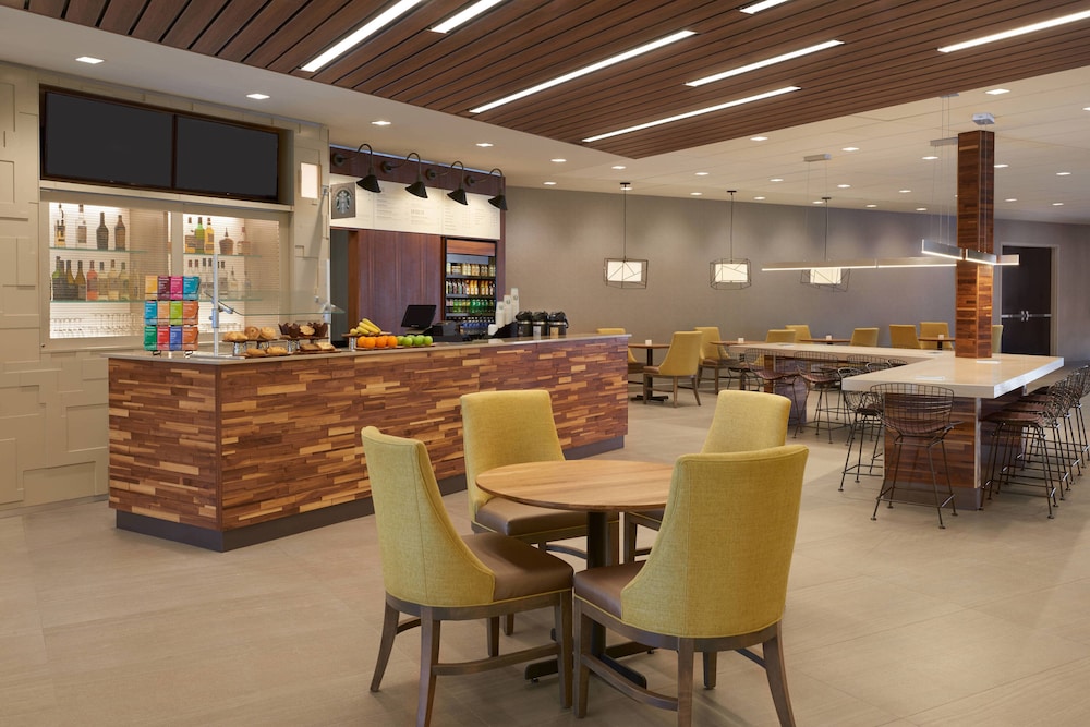 Courtyard by Marriott Oshawa 37/54