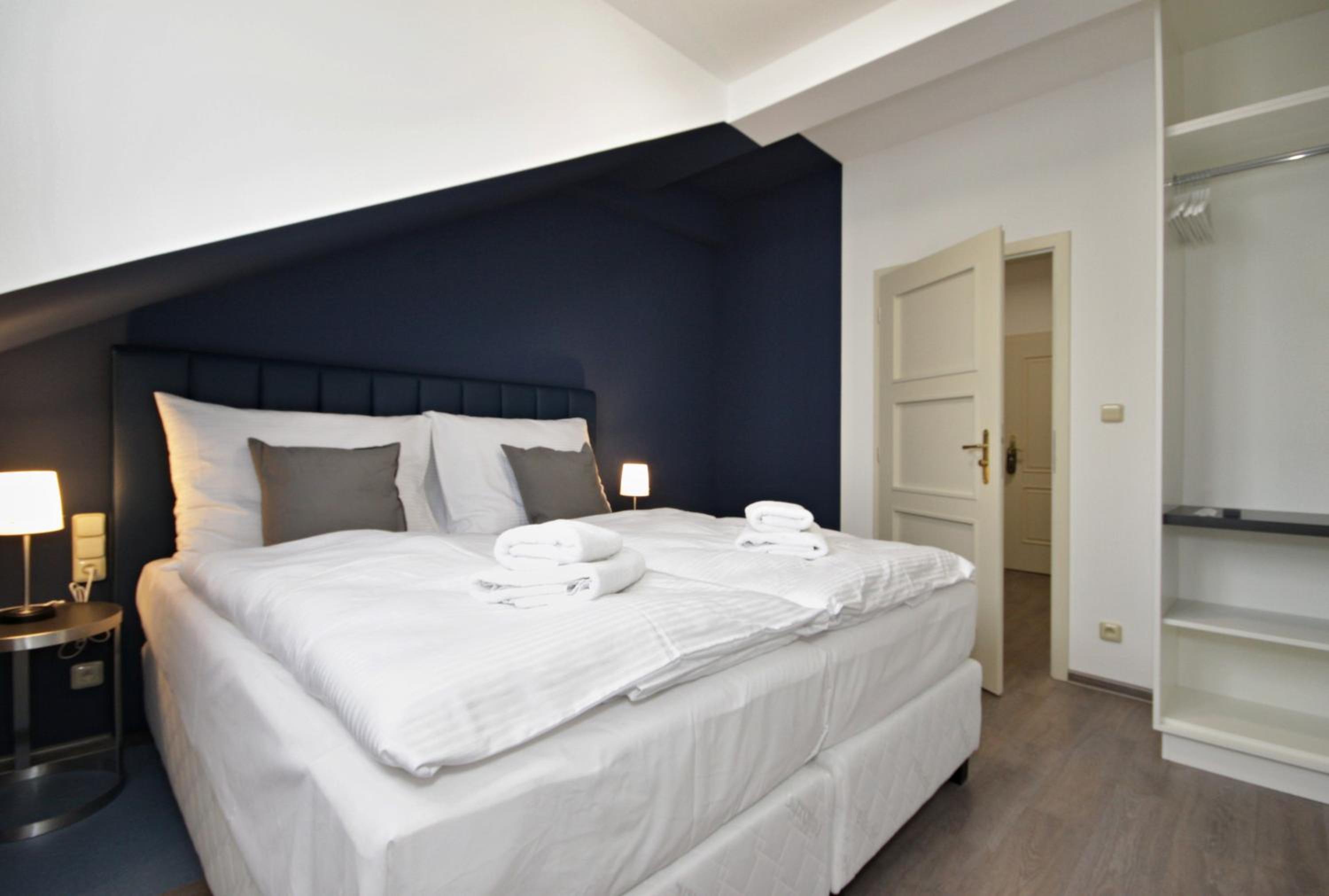 Room, Double or Twin Bed