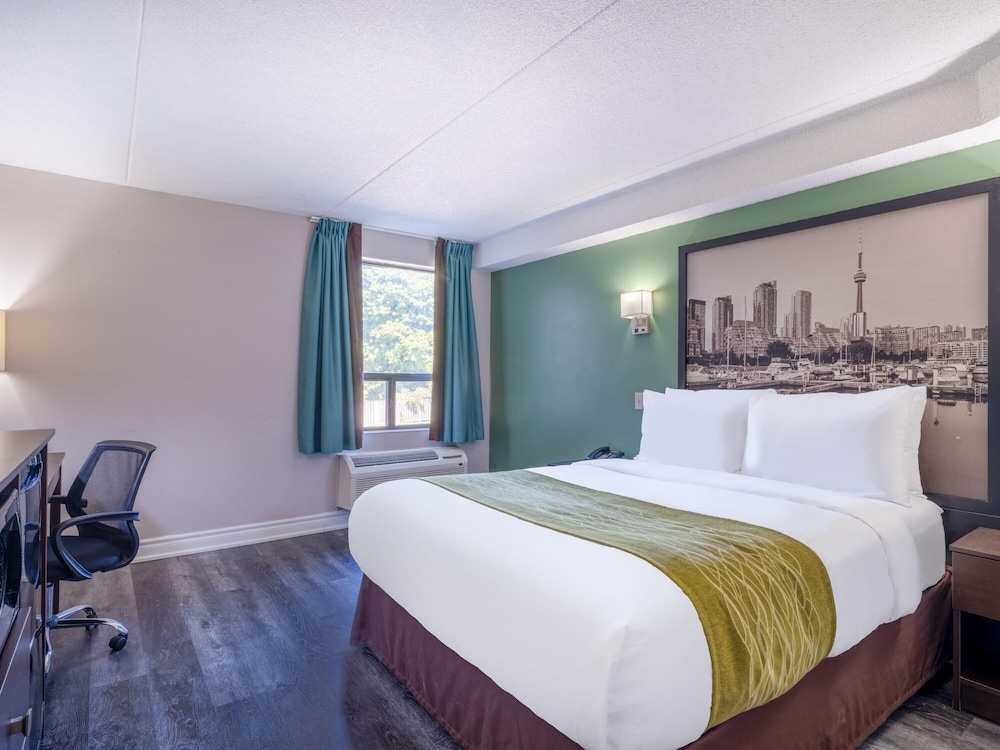 Super 8 by Wyndham Toronto East ON 19/50