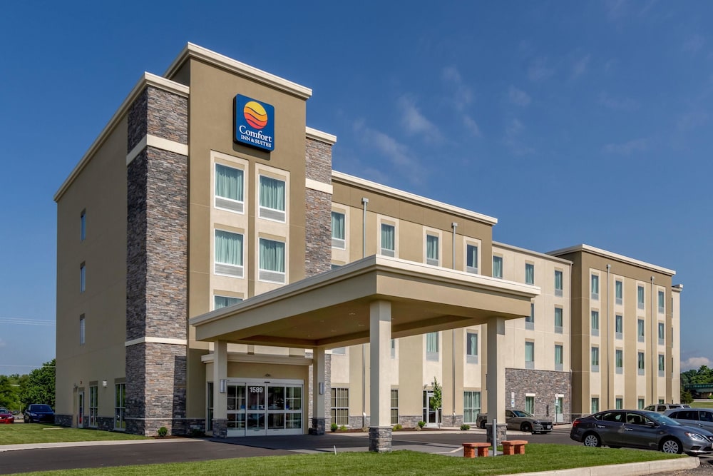 Comfort Inn & Suites - Harrisburg Airport - Hershey South 1/48