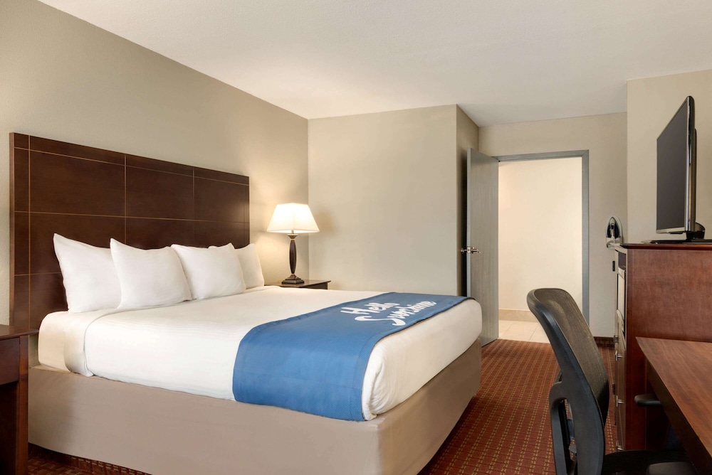 Days Inn by Wyndham Whitmore Lake 11/64