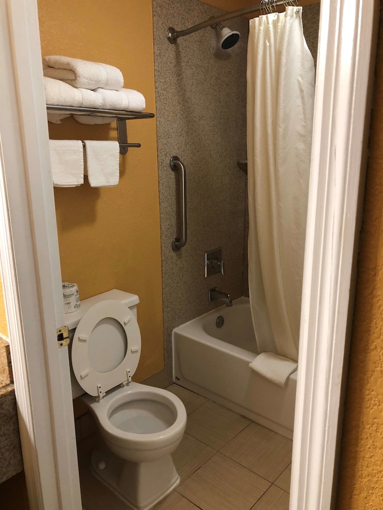 Best Western Executive Inn Grove City 6/28