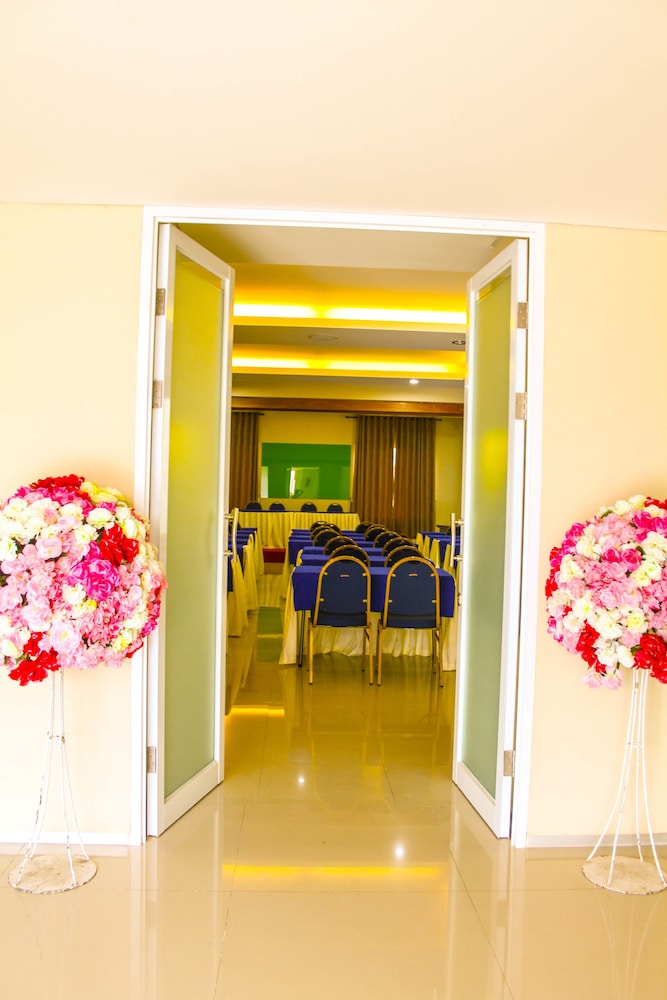 Image Hotel & Resto 6/17