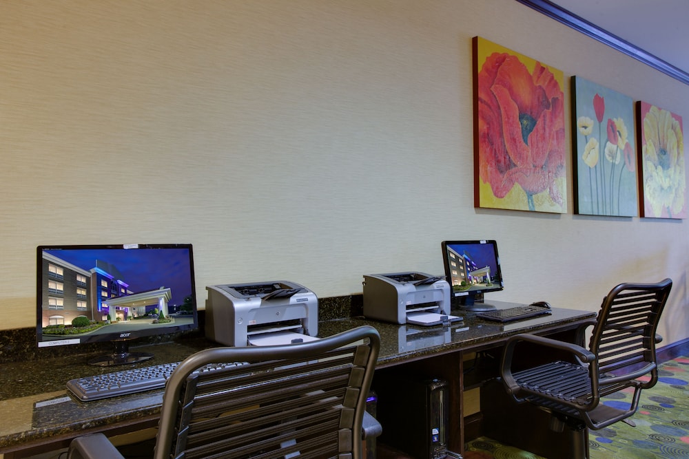 Holiday Inn Express Hotel and Suites Raleigh Sw Nc State 65/80