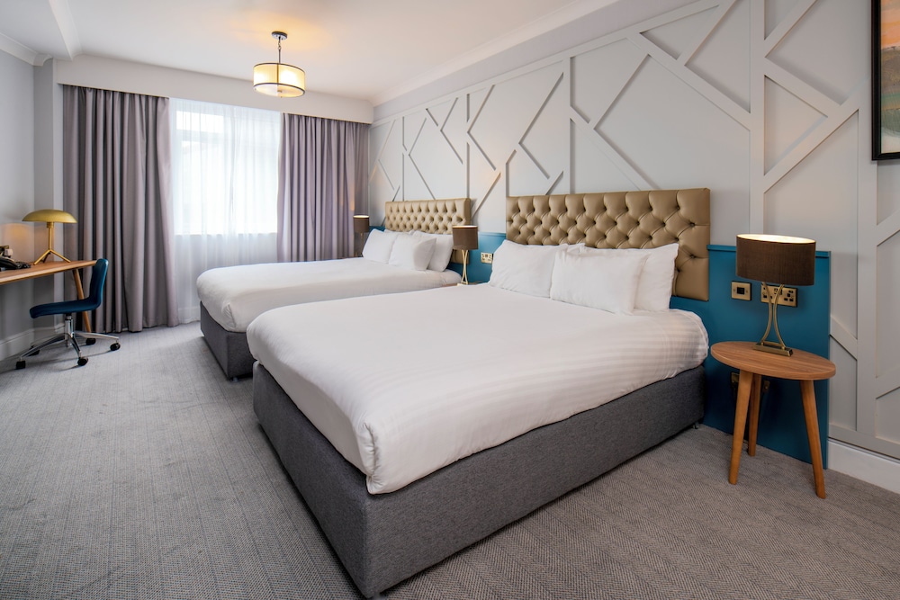 Family, 2 Queen Beds, Classic Wing