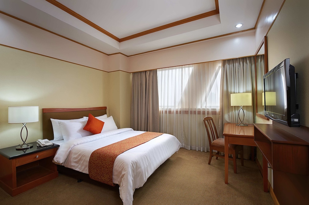 Berjaya Makati Hotel 18/72