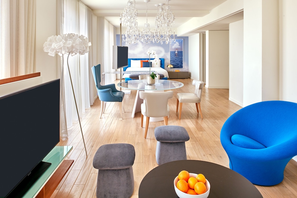 The Valorian Los Angeles, Curio Collection by Hilton 59/87