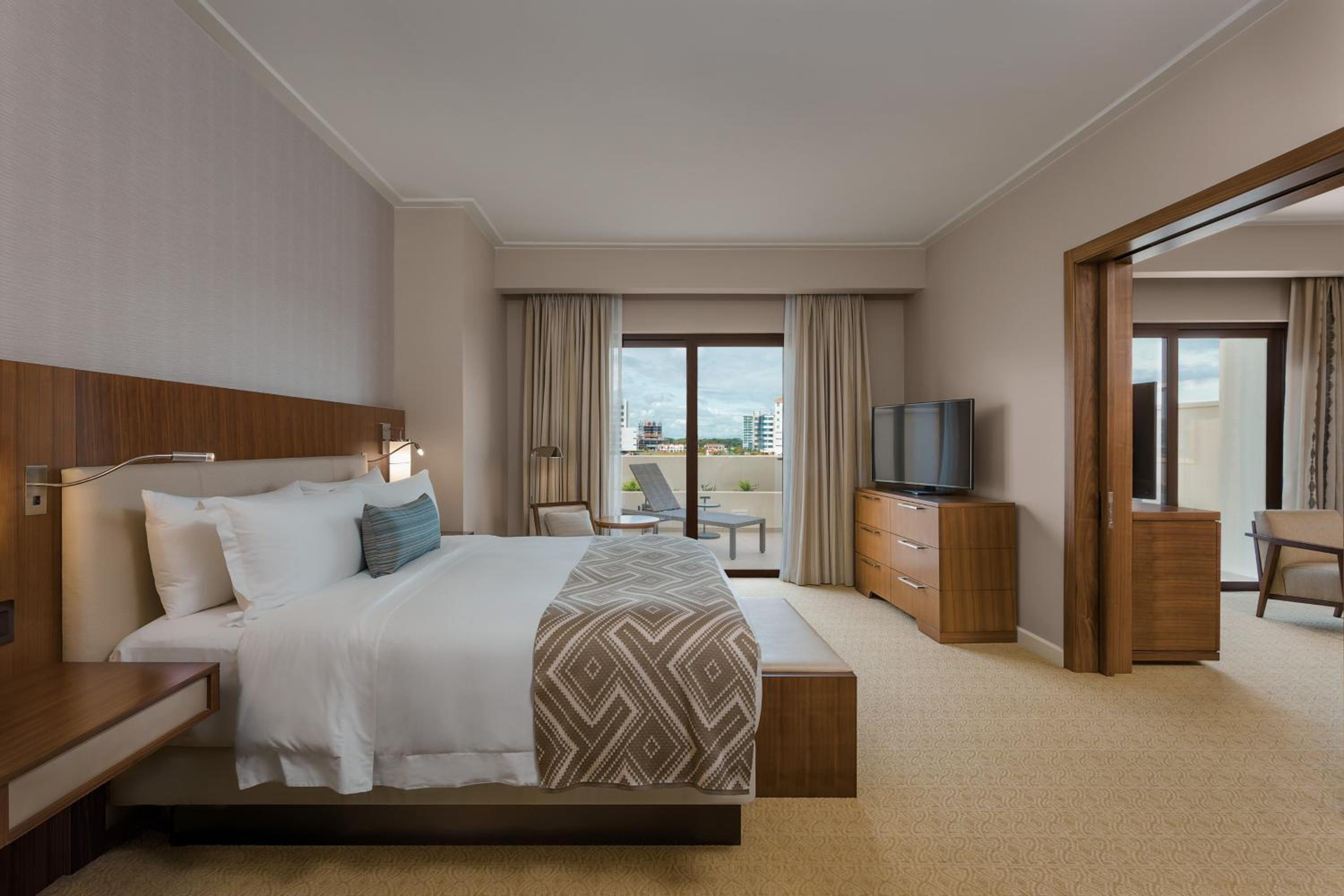 Executive, Suite, King Bed, Golf Course View