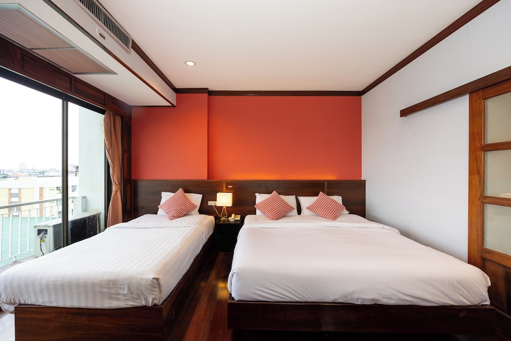 The President Hotel at Chokchai 4 24/57