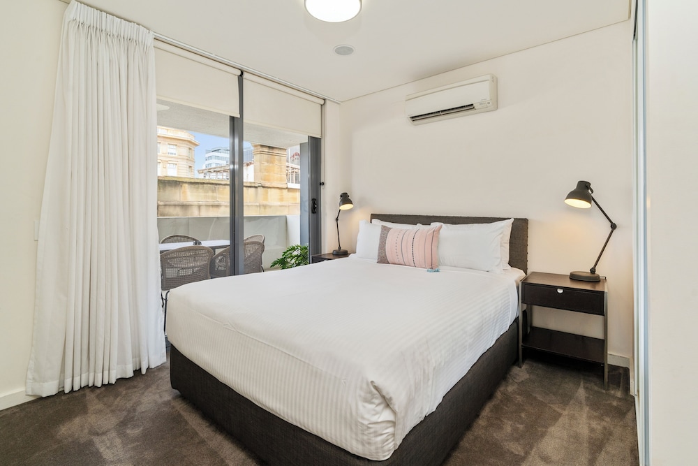 SUITE, QUEEN AND TWIN BEDS, CITY VIEW, BALCONY
