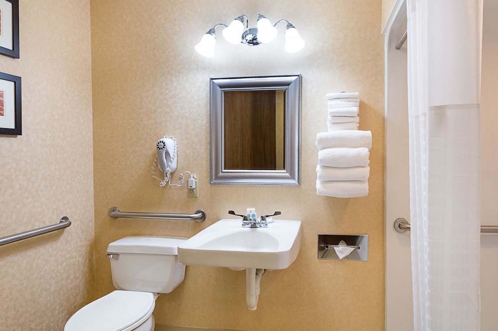 Quality Inn Parkersburg North Vienna 7/31