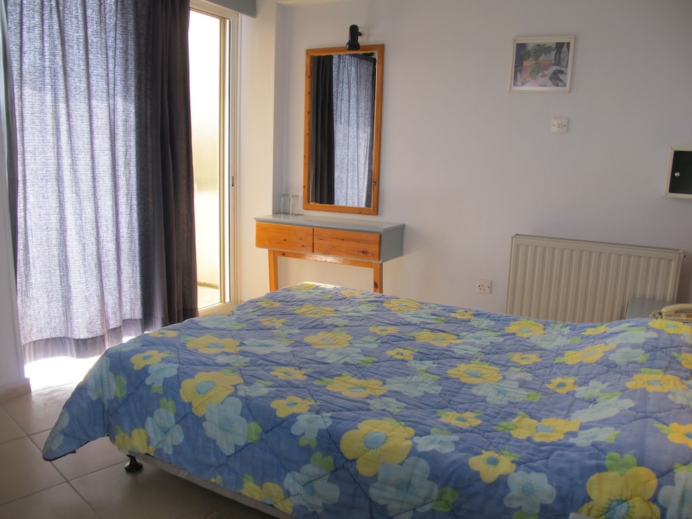 San Remo Hotel 23/38
