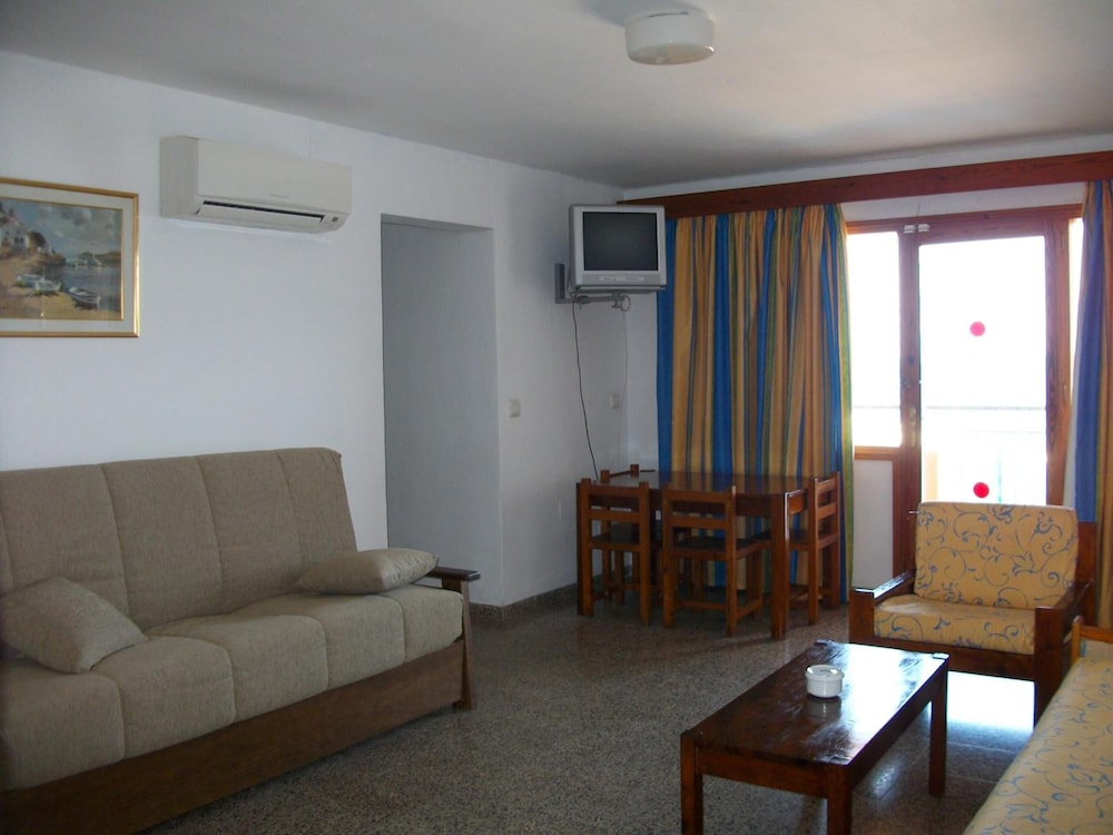 Llevant Apartments 9/30