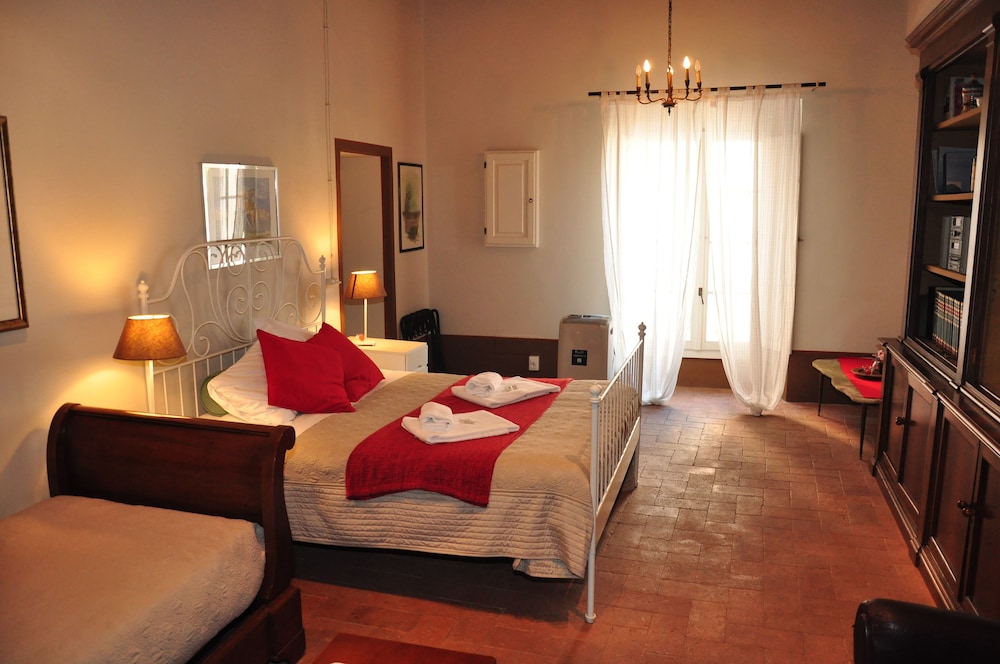 Bed and Breakfast At Home Lucca 24/36