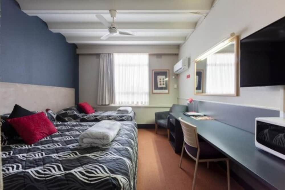 The Statesman Hotel 22/32