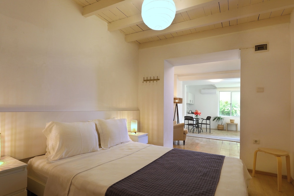 Sah Hotel 8/25
