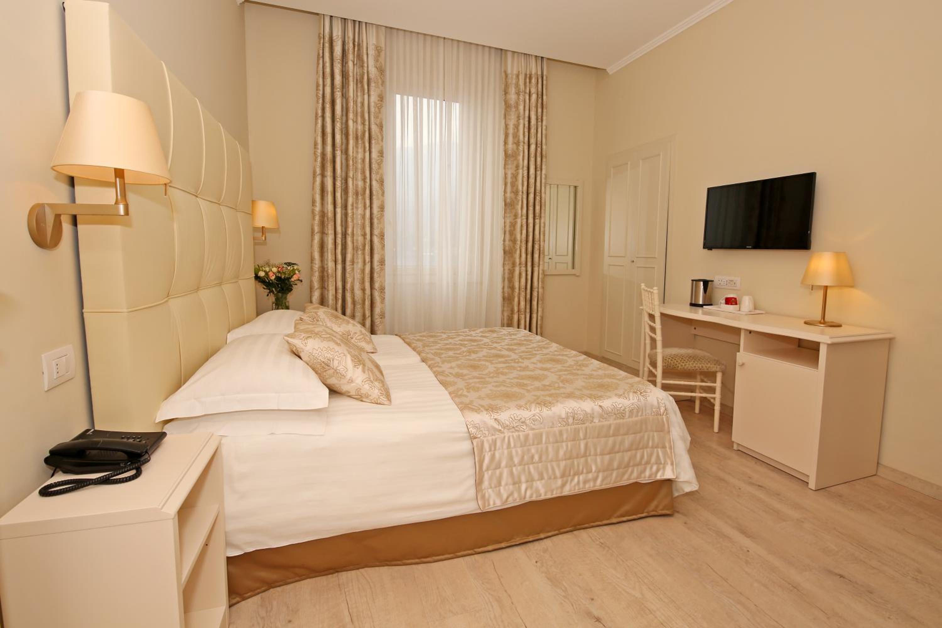 Hotel Du Lac 9/50