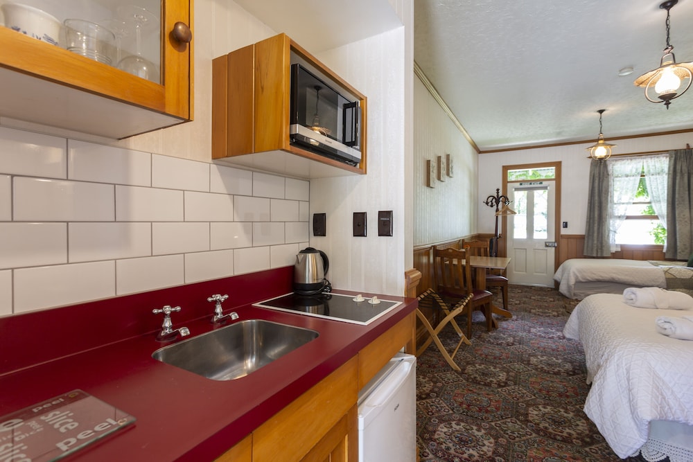 Settlers Cottage Motel 64/64