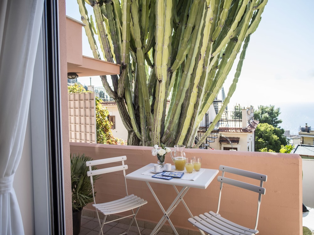 La Malandrina Apartments Suites 69/78