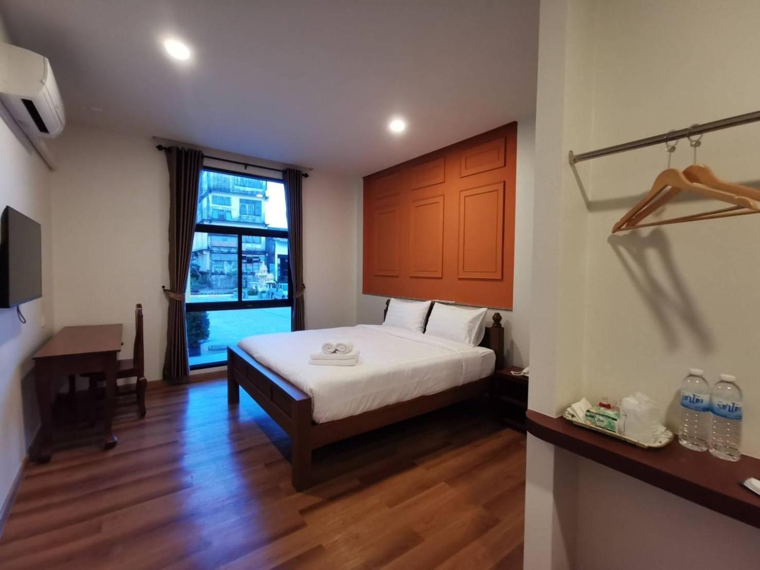 Racha Khong Hotel 23/40