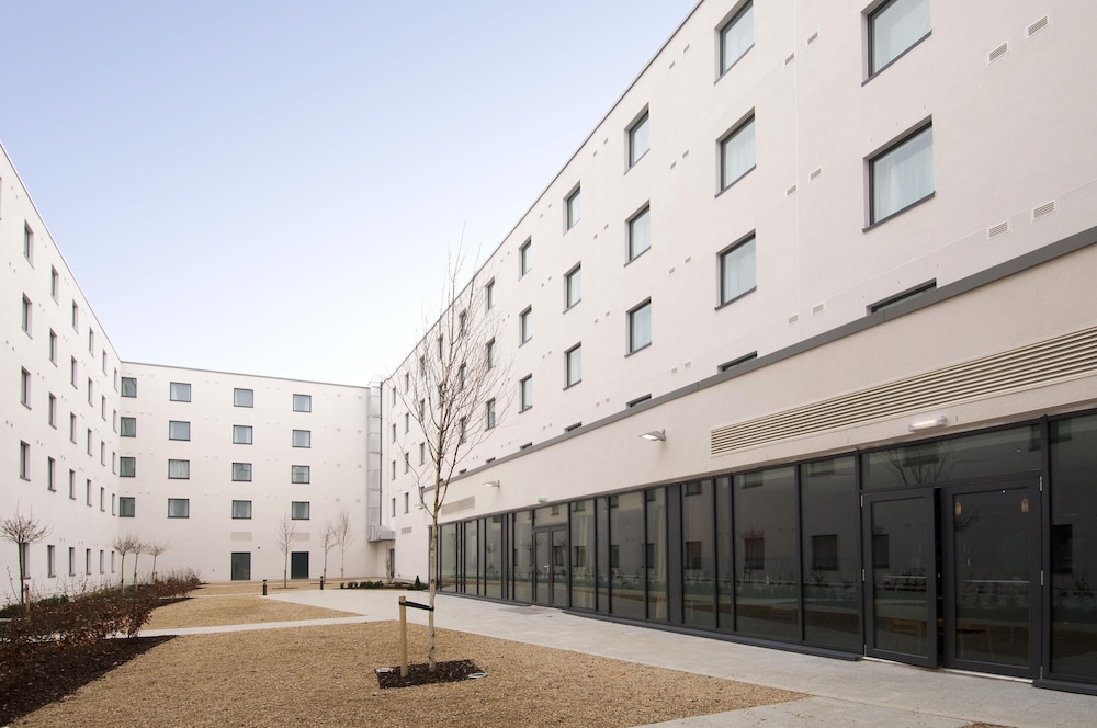 Premier Inn Heathrow Airport Terminal 5 7/58