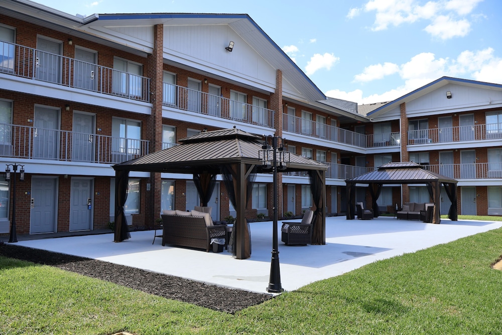 Days Inn & Suites by Wyndham Bossier City 38/50