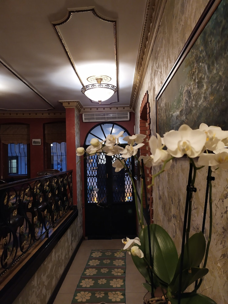 Istanbul Irish Hotel 33/40
