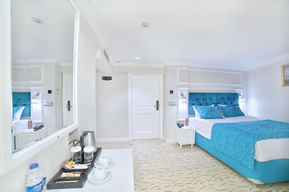 Glamour Hotel 11/49
